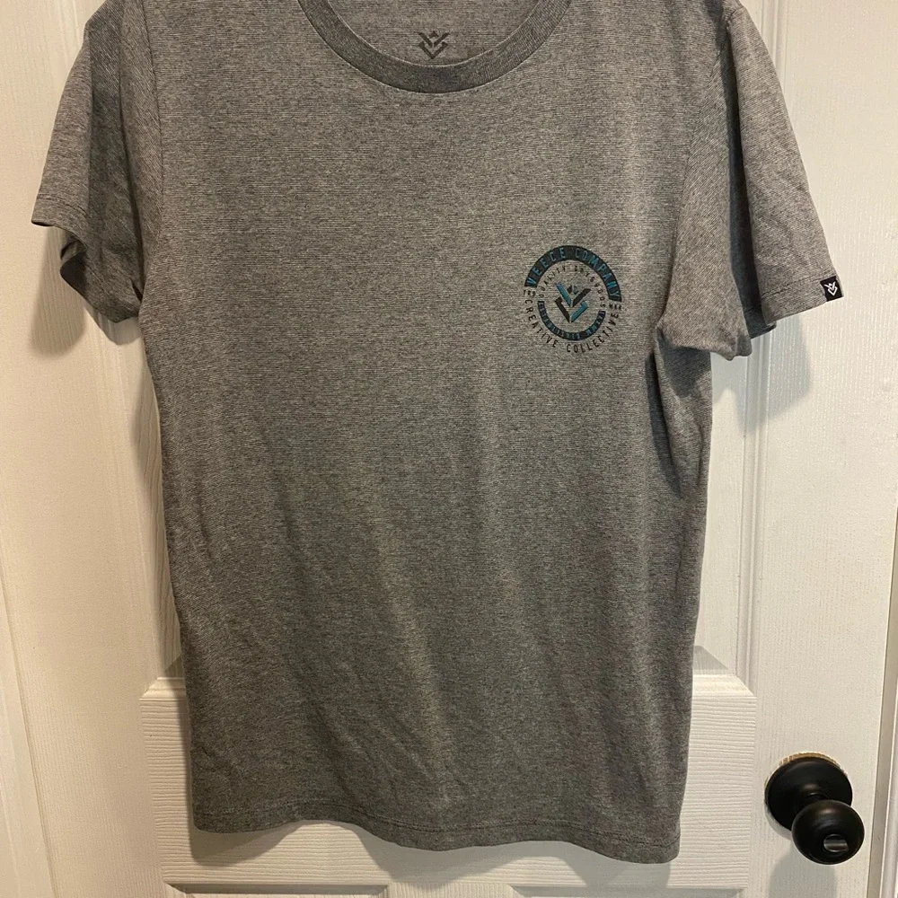 VEECE Co. Gray T-Shirt - Picture 2 of 4